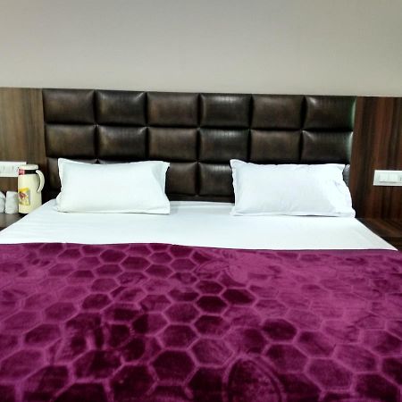 Oyo 60976 Hotel Shree Ji Morena Zewnętrze zdjęcie