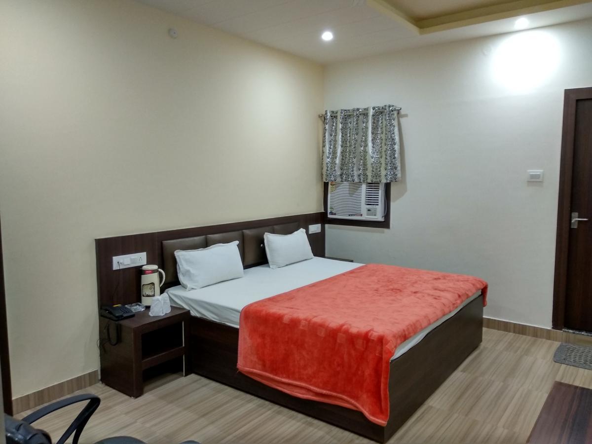 Oyo 60976 Hotel Shree Ji Morena Zewnętrze zdjęcie
