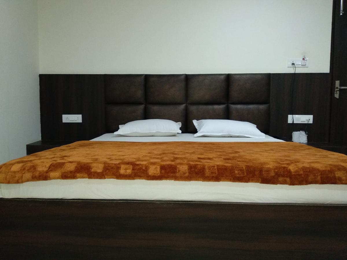 Oyo 60976 Hotel Shree Ji Morena Zewnętrze zdjęcie