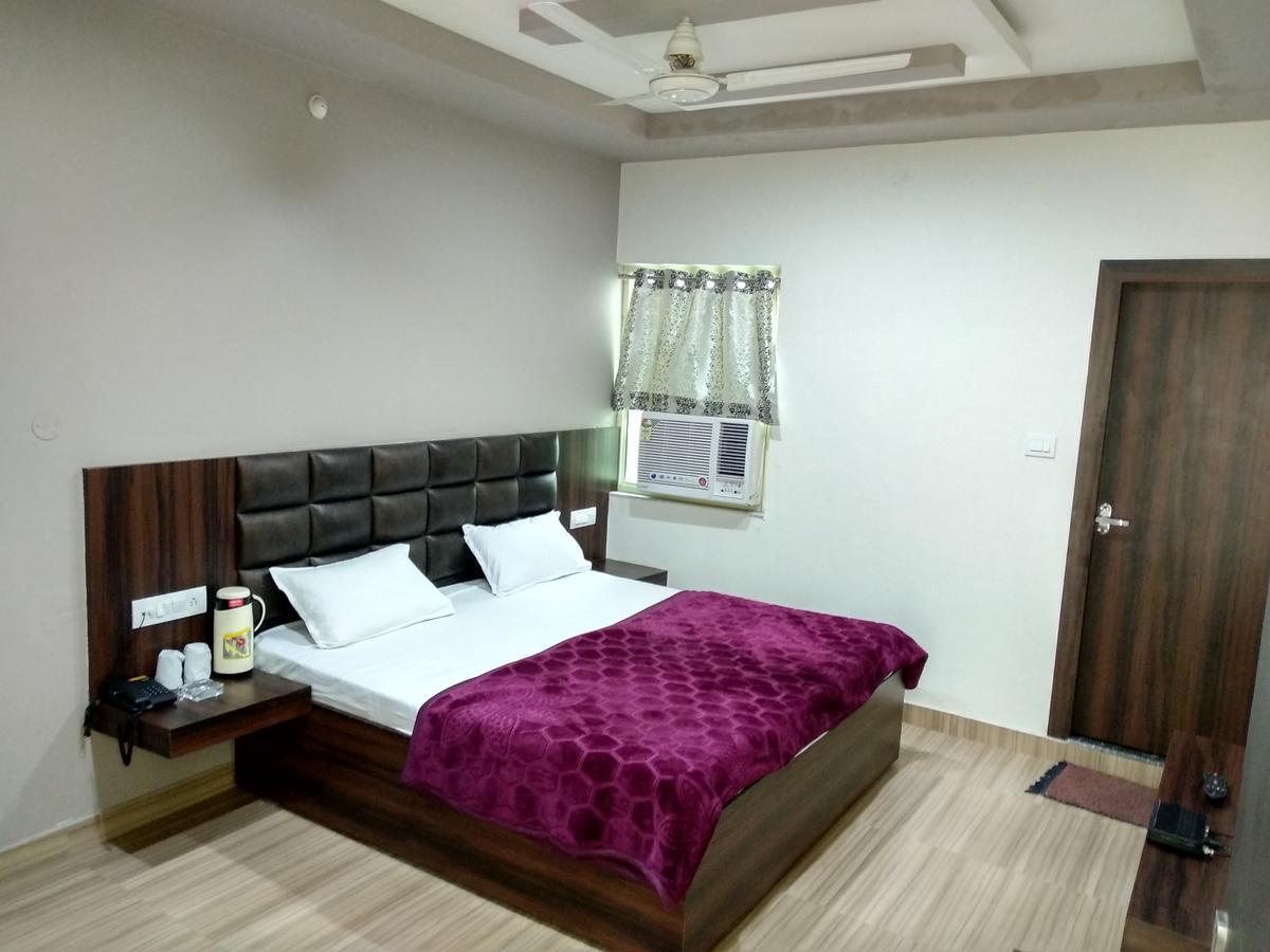 Oyo 60976 Hotel Shree Ji Morena Zewnętrze zdjęcie