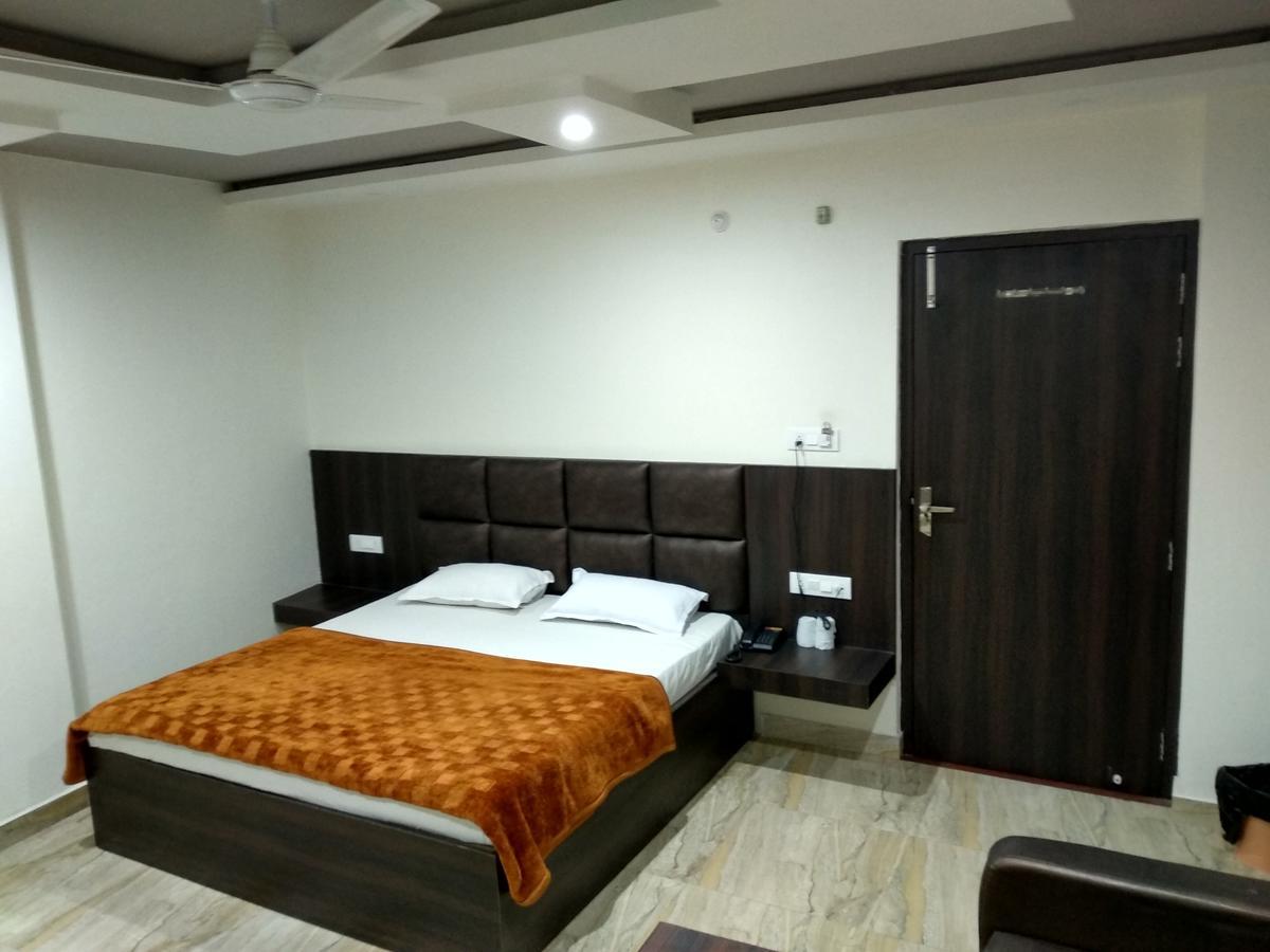 Oyo 60976 Hotel Shree Ji Morena Zewnętrze zdjęcie