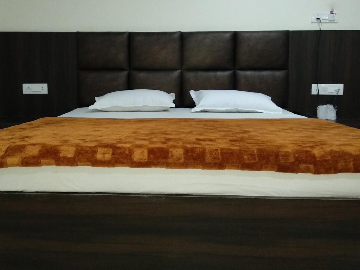 Oyo 60976 Hotel Shree Ji Morena Zewnętrze zdjęcie
