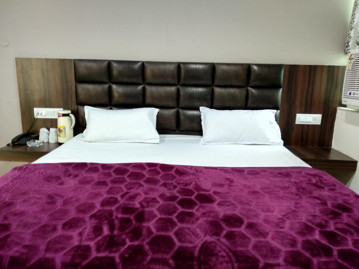 Oyo 60976 Hotel Shree Ji Morena Zewnętrze zdjęcie